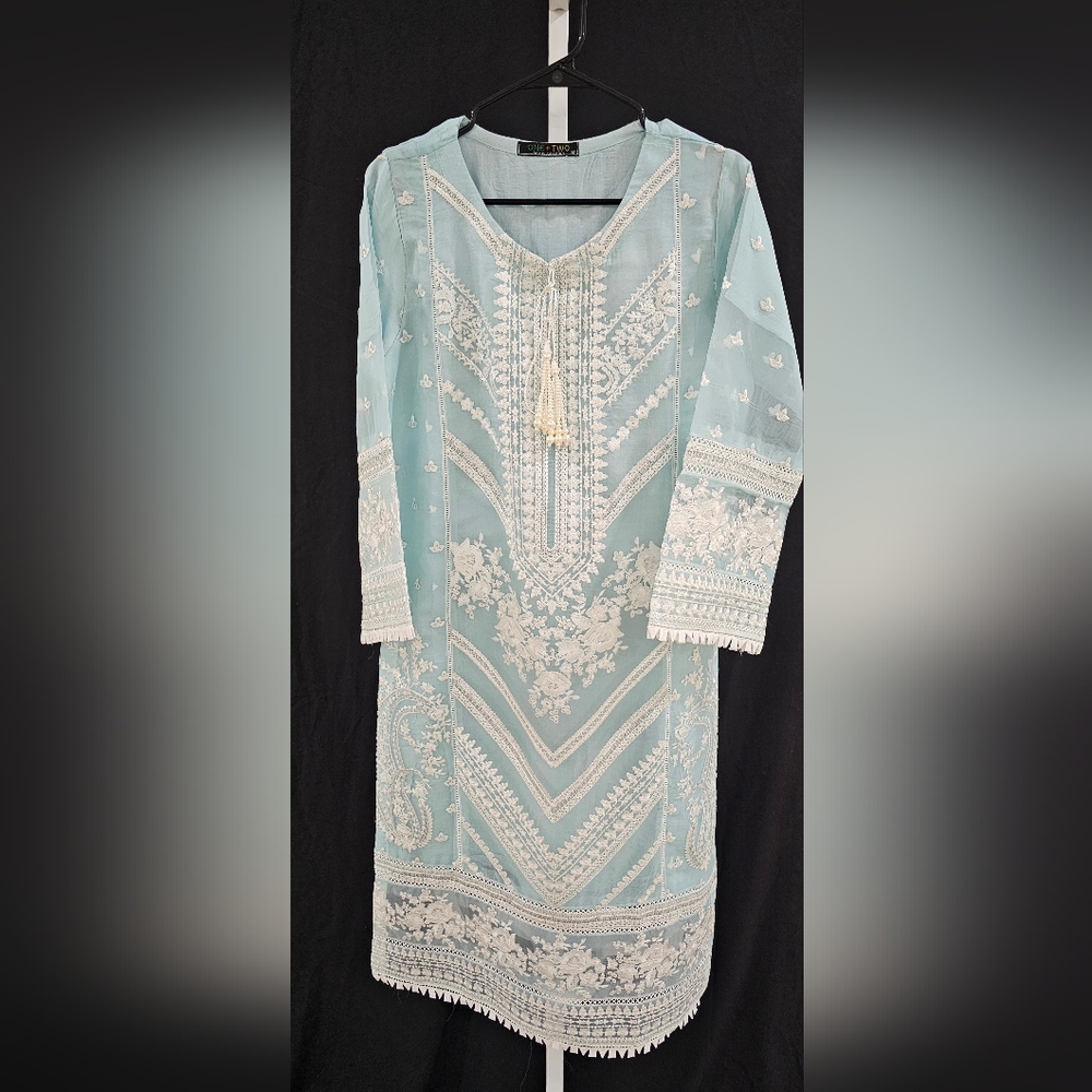 Pakistani shalwar kameez
